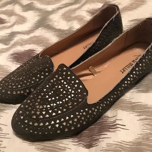 Women’s flats! Olive green and gold. 😍